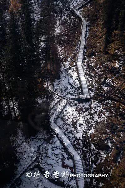 无限翻滚小球